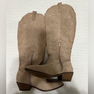 Target Boots / Tan